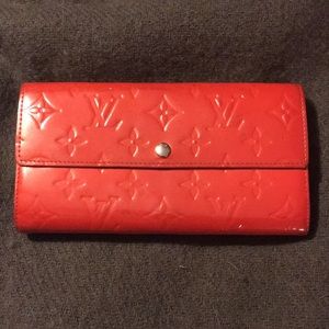 LV red vernis long wallet